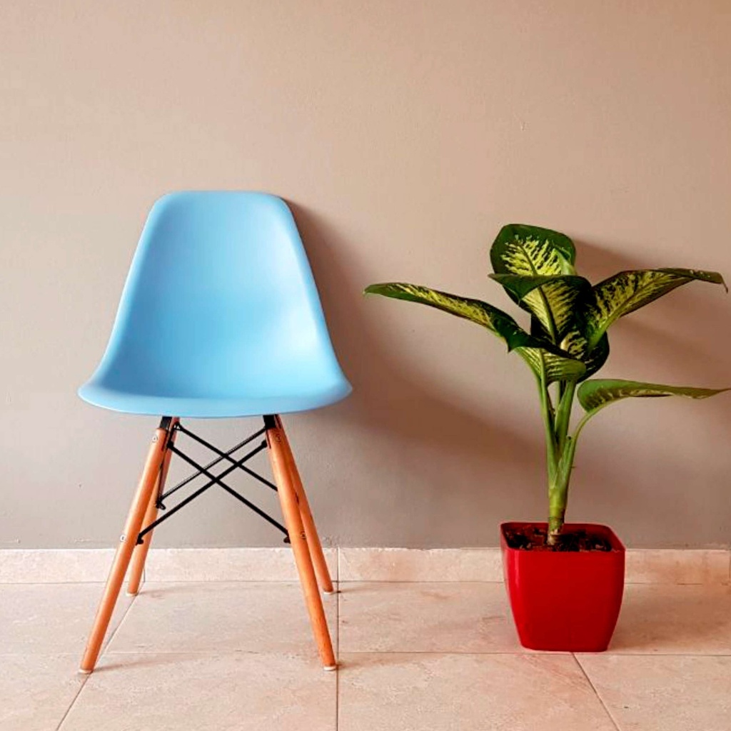 SILLA EAMES TRADICIONAL PATAS MADERA CELESTE POLIPROPILENO