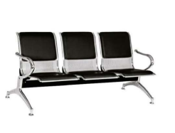 [003-3105] TAMDEM 3 PUESTOS / COCA GRIS Y CROMO/ ASIENTO Y ESPALDA TAPIZADOS EN CUERO SINTETICO NEGRO